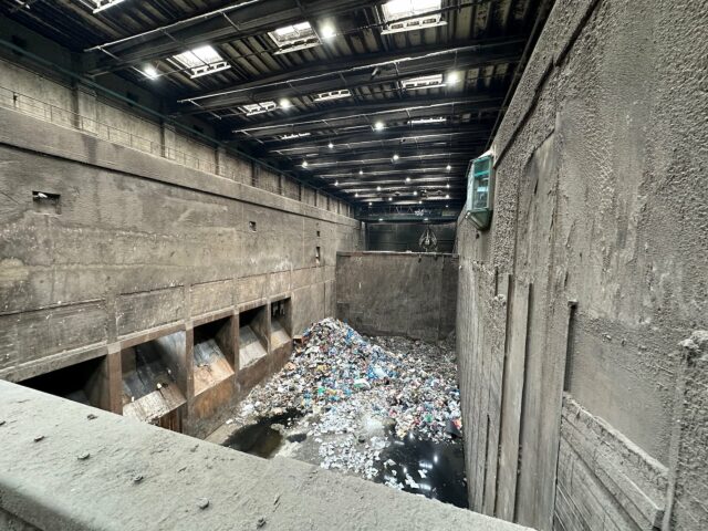 Interno del bunker dei rifiuti